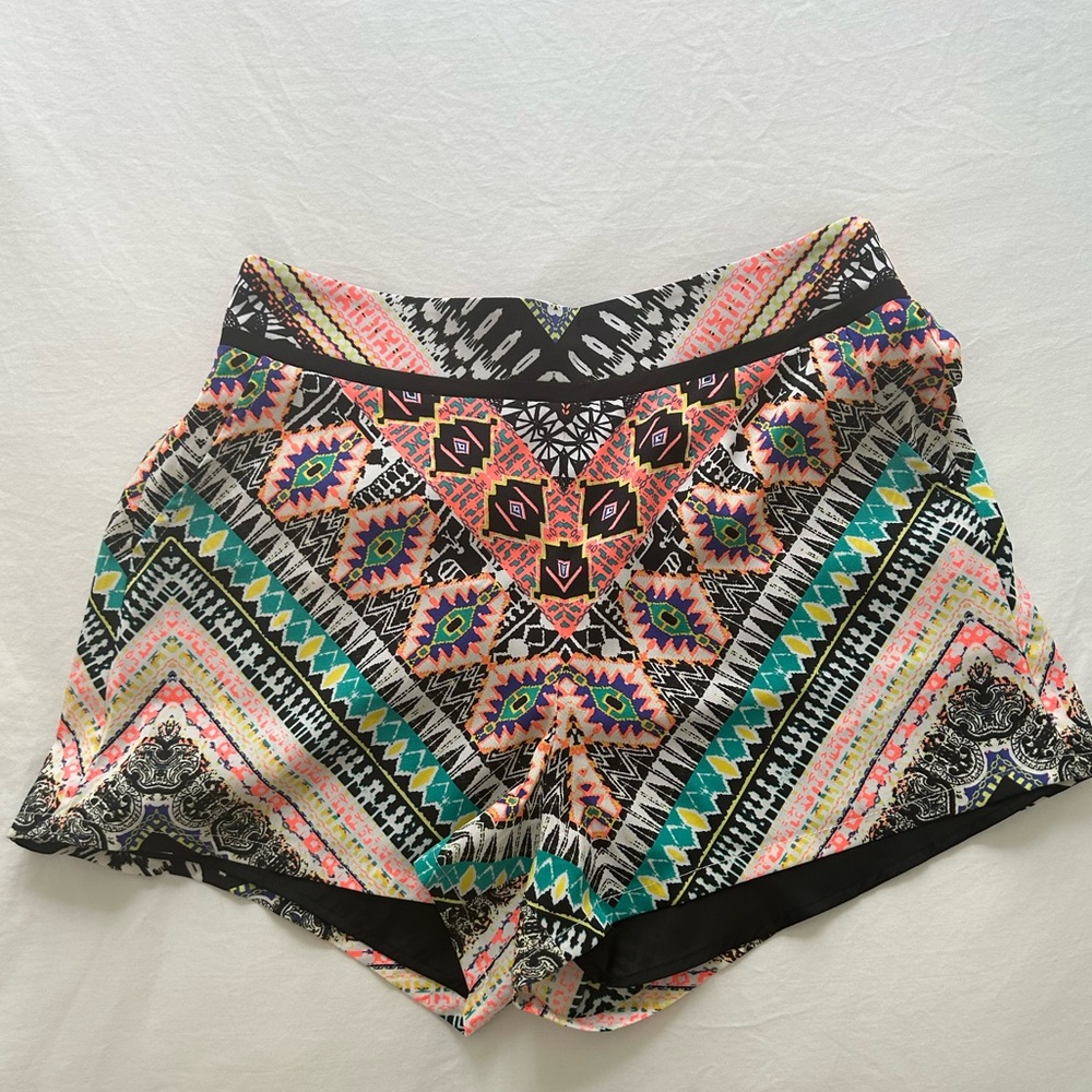 Bebe printed shorts
